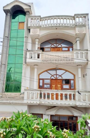 Best Home Stay Lord Mathura Free Air conditioner